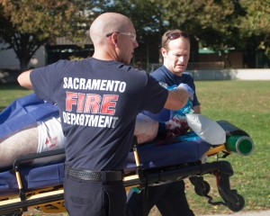 Scott Hawkins,
a victim in the
recent campus
killing at Sacremento
State
University, being
taken awayby
paramedics.
This photo,
picked up by
the Associated
Press, was
taken by former
Inquirer phot
chief Adalto Nascimento,
now
online editor
at “The State
Hornet.”