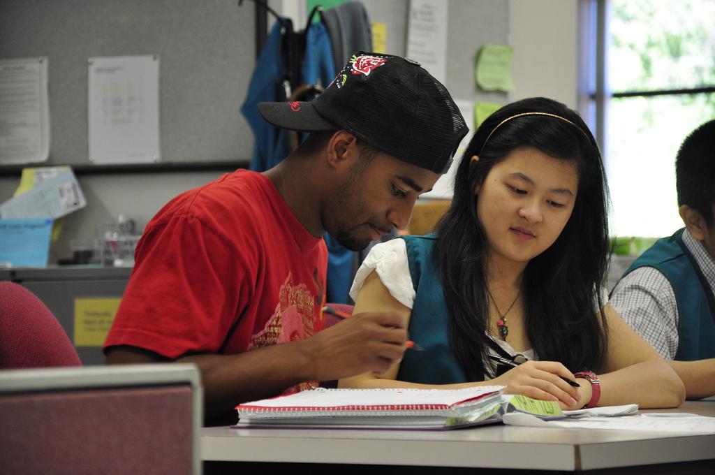 Raissa Yona (right) tutors Jonathan Reaves (left) to help him with his math assignments in the DVC Math Lab. (Travis Jenkins/The Inquirer 2010)