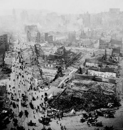 Black and white photo of an aerial view of the burned area, Market Street on left, from Ferry Tower, San Francisco, 1906. ()