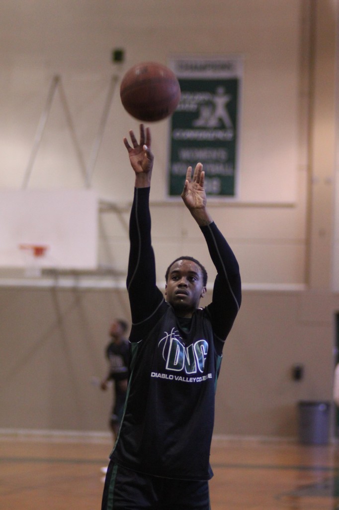 Ronnie Baker shoots during basketball practice. (Mike Alfieri / DVC Inquirer)
