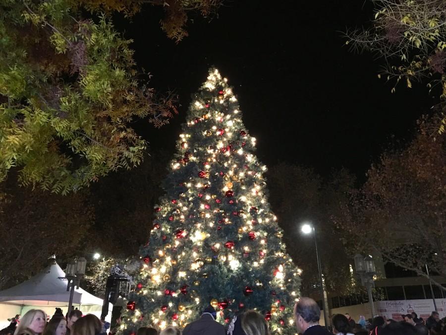 Broadway Plazas tree lighting gathers people all around the Bay Area to celebrate.
