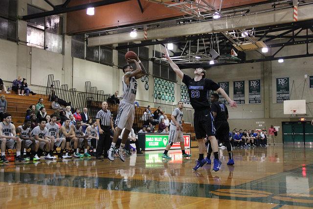 #20 Reggie Arthur-Mixon pulls up to take a shot against Modesto Junior College on February 19.