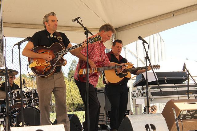 DVC alumni honor Steve Sage at Walnut Festival