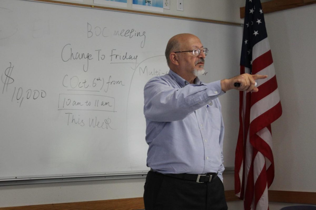 Concord Vice Mayor Edi Birsan talks about the dirty secrets of politics during a Brown Bag workshop at the student union on Oct. 5, 2017.