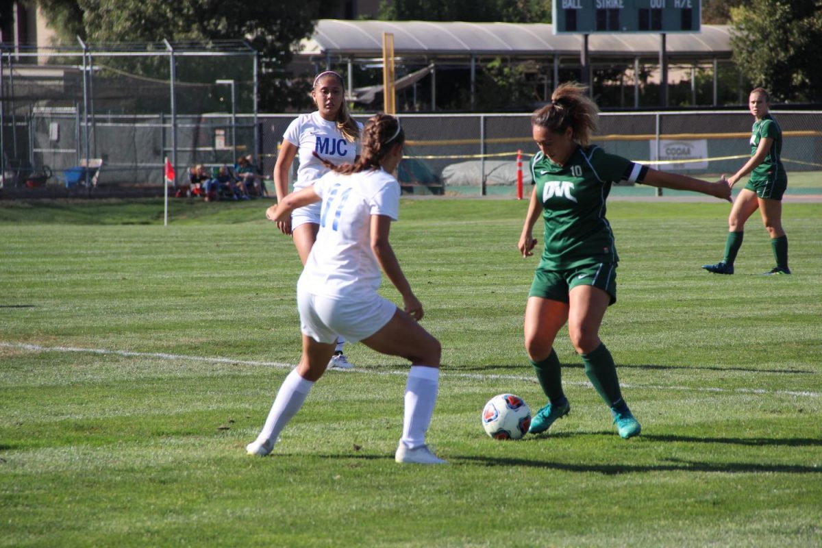 Womens soccer picks up another win, at the expense of goalkeeper Davis