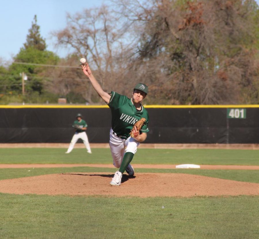 Rob Towne pitching against Chabot College at Diablo Valley College in Pleasant Hill, California on Feb. 15, 2018.