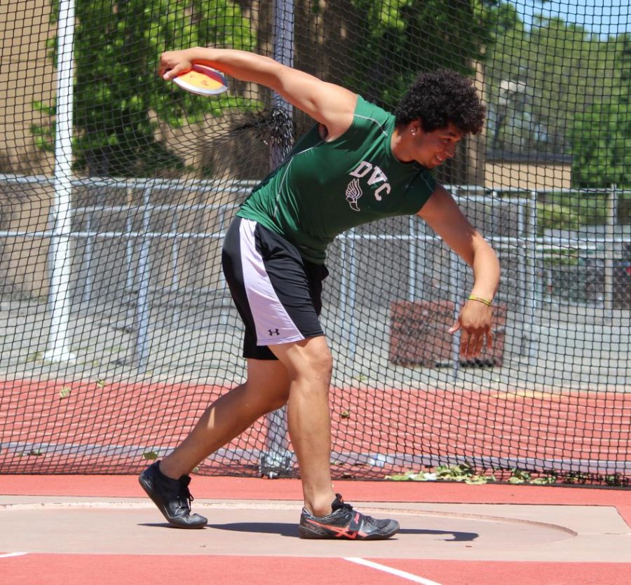 Jeff Williams gets ready to launch a discus.