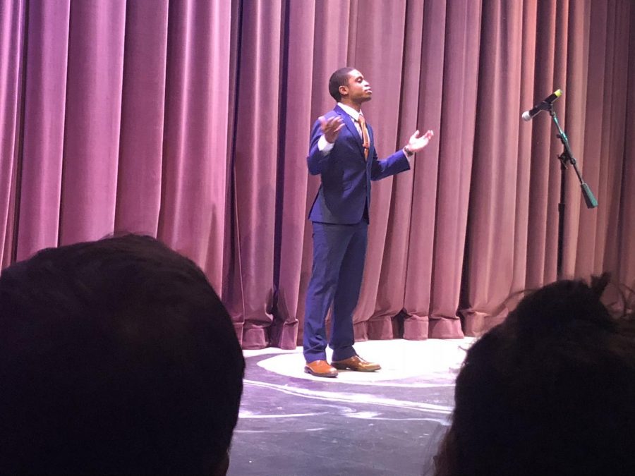 Chris Pratt giving a speech to entertain at Speech Night in the Performing Arts Center on April 17, 2018.