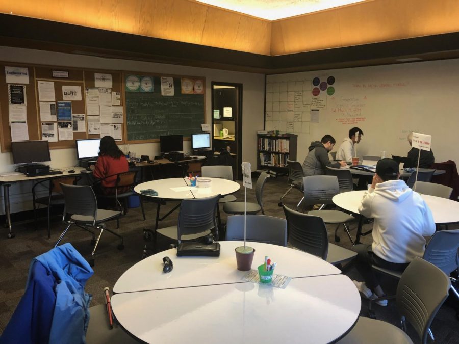 Students working in the MESA Hub.