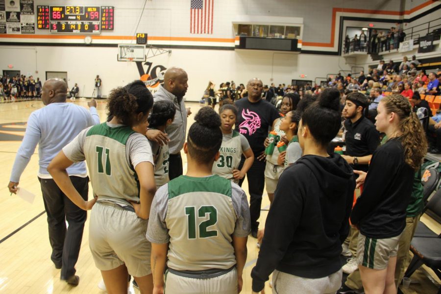 Head Coach Ramaundo Vaughn talks to his players during the semifinals matchup of the CCCAA State Semifinals against San Joaquin Delta on March 16, 2019. The Vikings won 67-59. (Alex Martin/The inquirer)