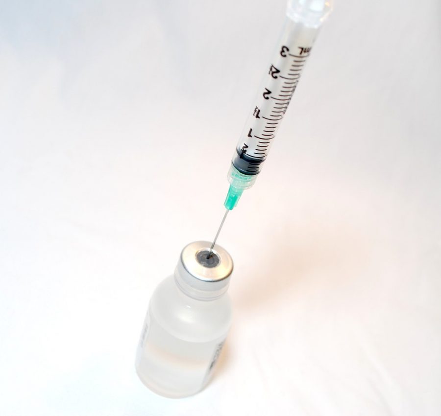 Syringe+and+Vaccine+by+NIAID+is+licensed+under+CC+BY+2.0.+Courtesy+of+NIAID+on+Flickr