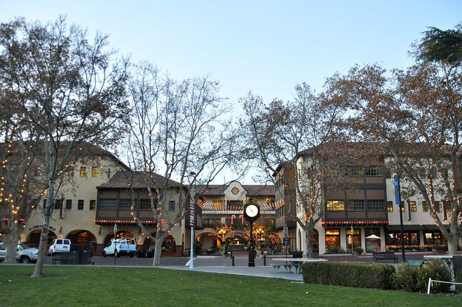 Todos Santos Plaza in Concord, CA. Photo by Geraoma, courtesy of Wikimedia Commons. CC BY 3.0. 