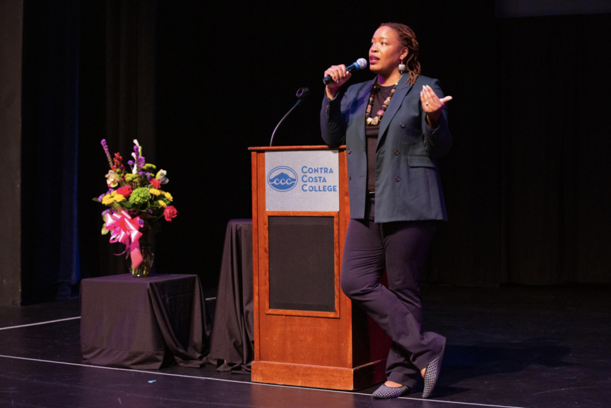 Author Heather McGhee, speaking at the podium of 4CDs district anniversary conference. Photo by Jennifer Leahy, used with permission from The Contra Costa College Advocate.

